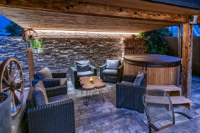 Отель Hochjochstöbli B&B Alpine Easy Stay  Шрунс